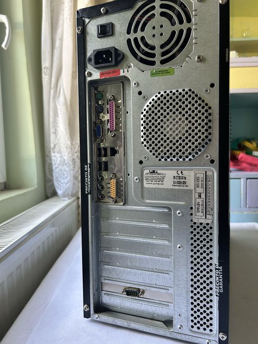 Unitate PC retro gaming veche Windows XP RAM 512 MB