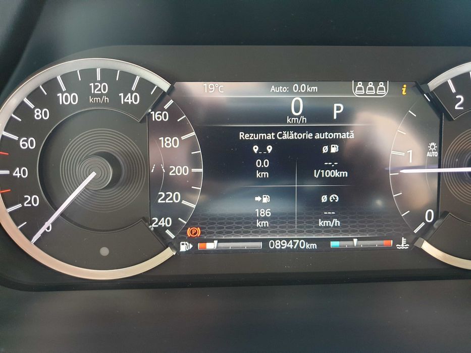 Land Rover Discovery Sport , 90.000 km, 2021, hibrid, cutie automata