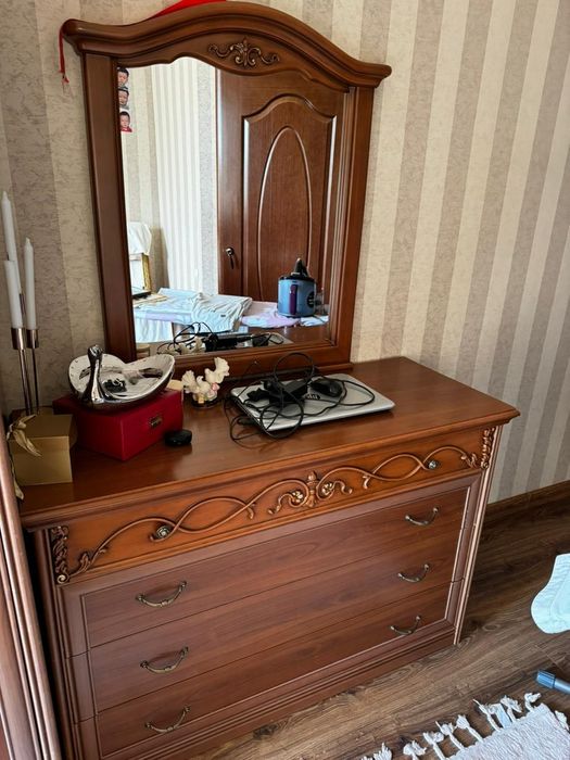 Продам спальный гарнитура