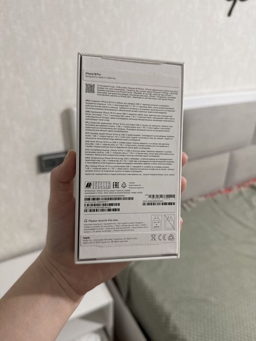 Продам новый Айфон 16 про оригинал вместе с наушниками