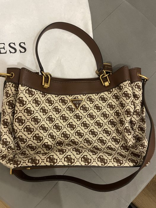 Оригинална чанта Guess