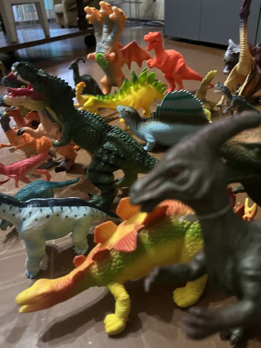 Динозавры игрушки