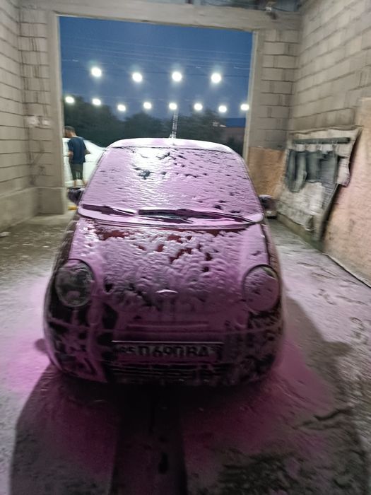 Moshina sotiladi sroshniga narxi 3000$ kelishiladigan joyi bor.
