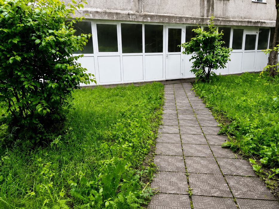 Chirie apartament 3 camere nord / direct proprietar / apartament cu gradina si 2 intrari / Aleea Scorusului