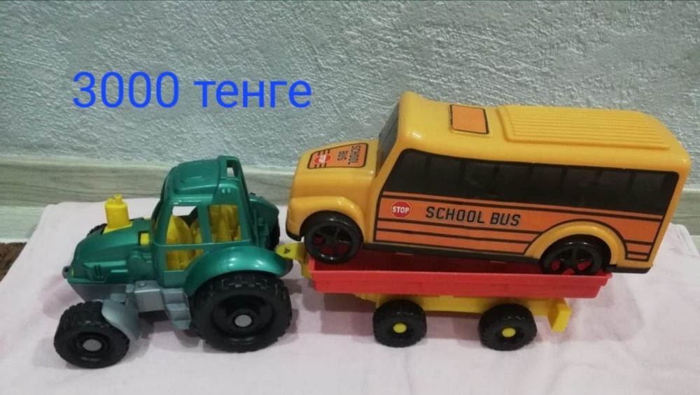 Трактор и автобус