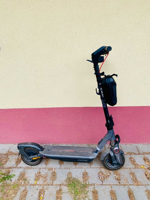 РАЗПРОДАЖБА !!! Електрически скутер-тротинетка SEGWAY KICKSCOOTER F3 E ДО 25 КМ/Ч, ПРОБЕГ ДО 70 КМ