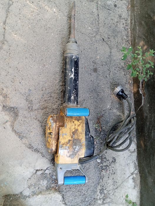 Отбойник молоток