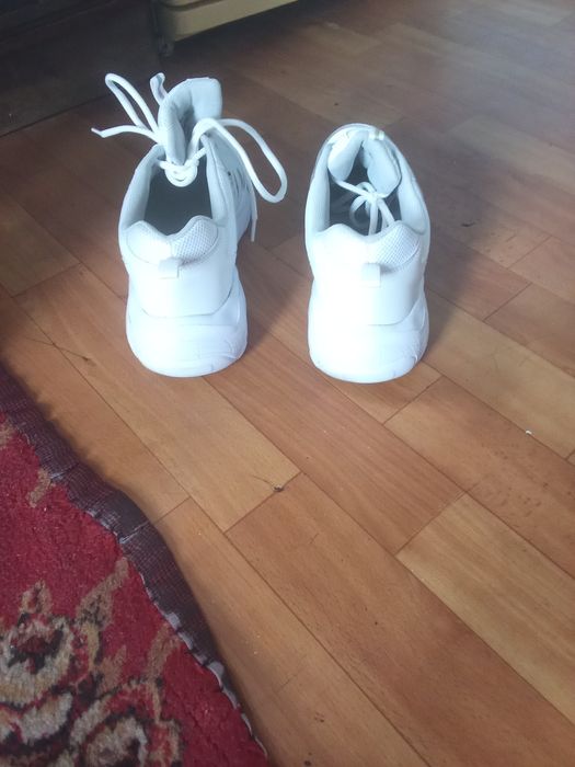 Продаю кроссовки