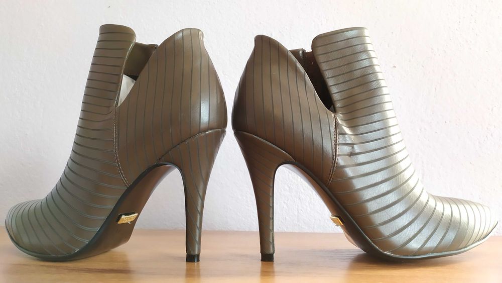 Дамски боти на висок ток, 41-ви номер