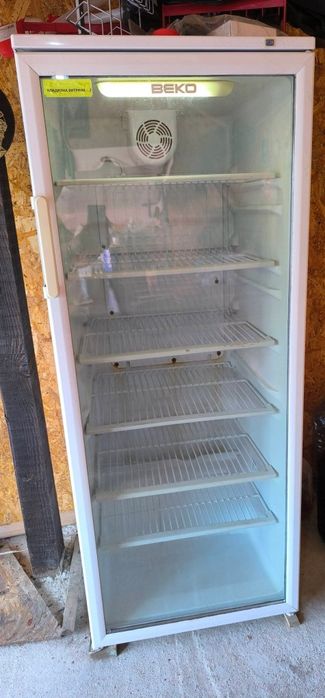 Продавам хладилна витрина