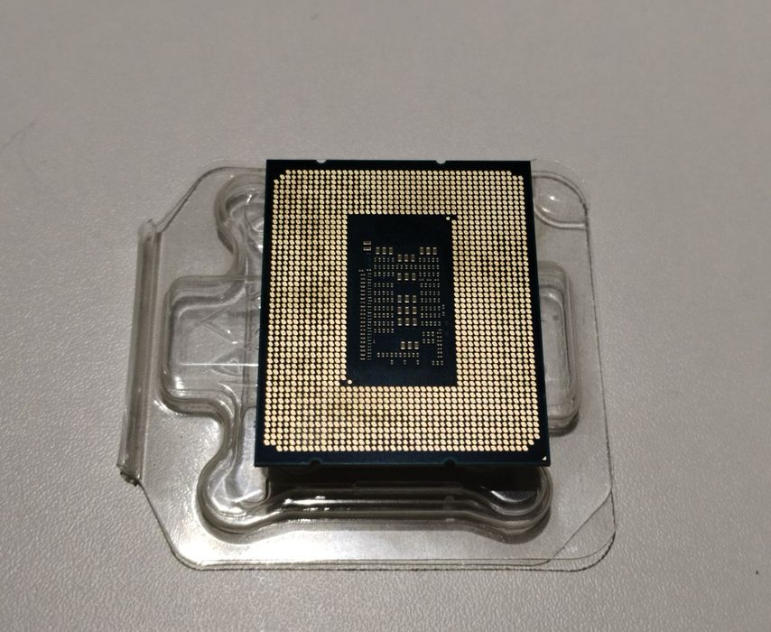 Intel core i3-12100f