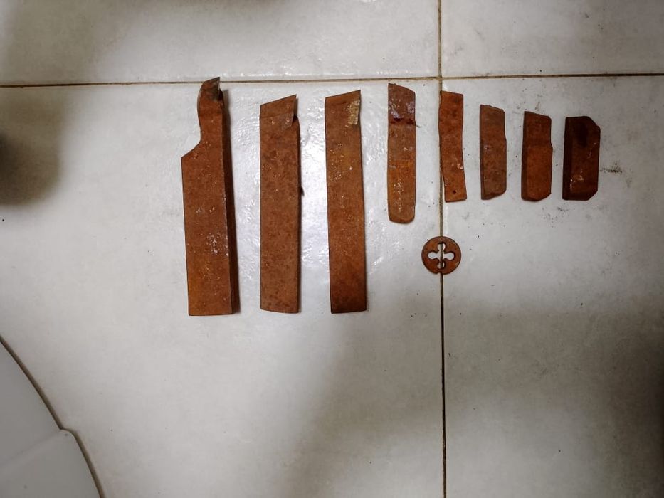 Продам     резцы