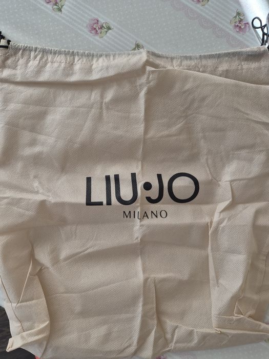 Продавам чанта Liu jo