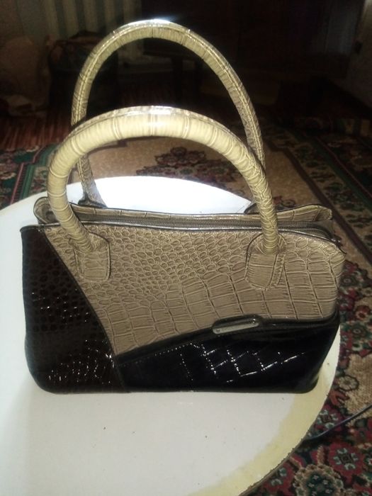 Продаю женскую сумочку