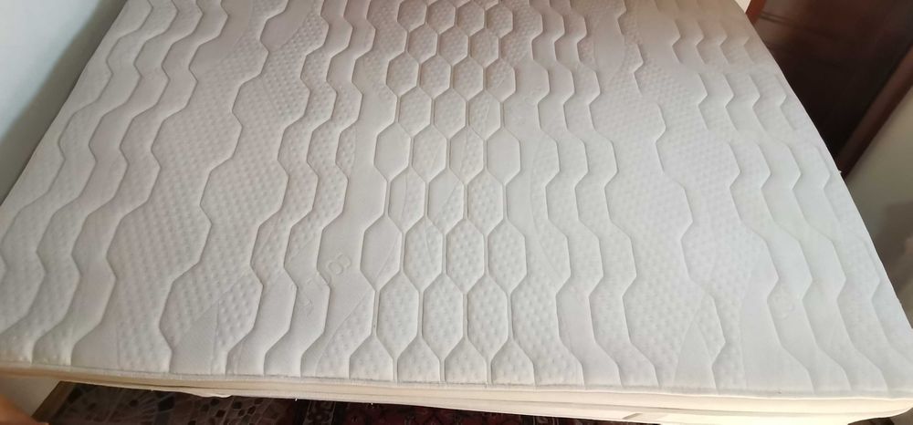 Vând saltea 205x140x28