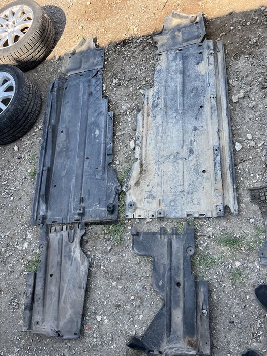 Кори под купето Audi A4 A5 Ауди А4 А5 лява дясна страна под мотор кора