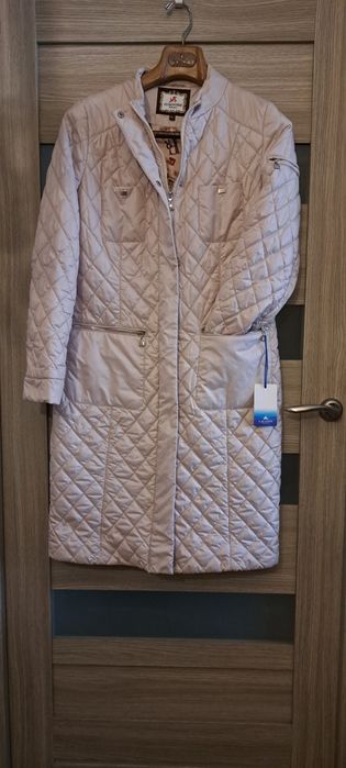 Женская куртка стильная