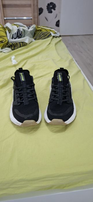 Маратонки Lotto.