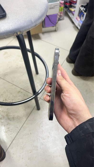 Продам Айфон 12 про 256гб