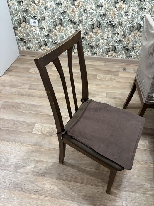 Стол и 6 стульев