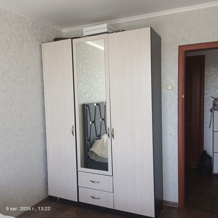 Продам 2 мебеля для спальни-детской