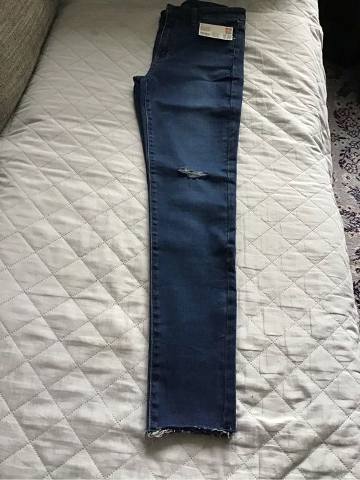Продавам дамски дънки UNiQlO JEANS