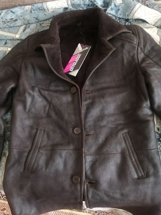 Продам  натуральный дублёнку новая