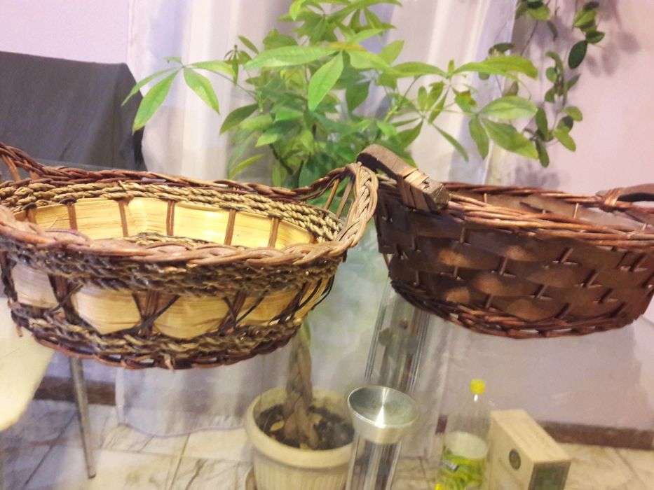 Ретро шнола,колан,панери и дървени кутии.