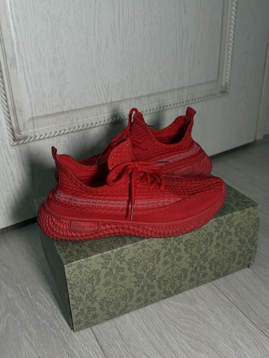 Продам кроссовки