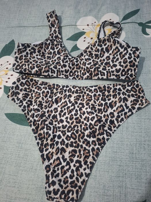 Vând Costum Baie Marimea XL Nou