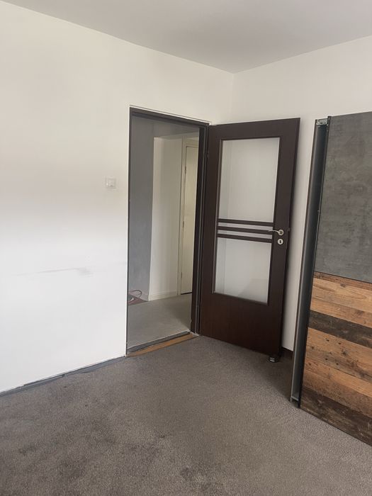 De vanzare apartament 3 camere zona semicentrala!