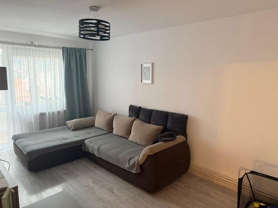 Vand apartament cu 4 camere cu garaj sub bloc