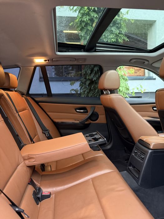 BMW 318d Touring LCI | Panoramică | Piele Camel | Navi Professional | Seria 3