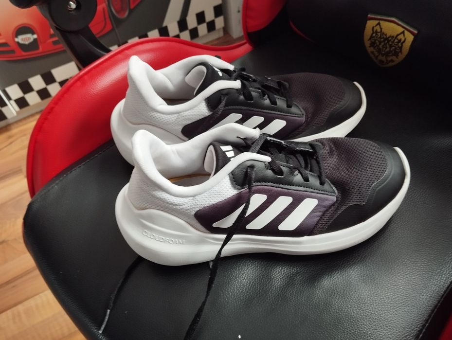 Adidas, măsura 40