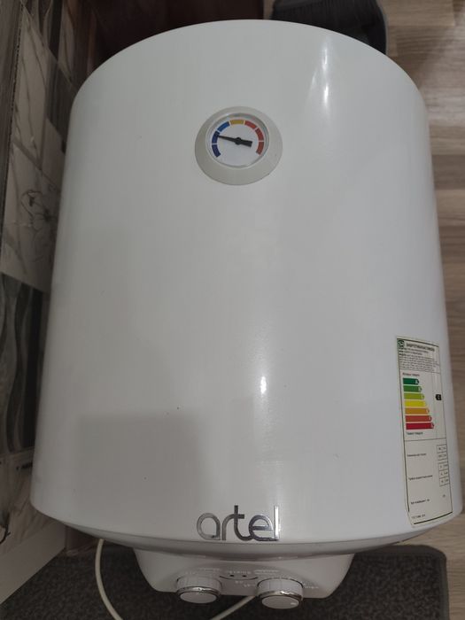 Продам водонагреватель Artel 50 литров