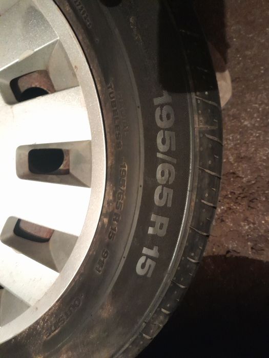 4 anvelope cu jenti de tabla  195/65 R15 pret 200lei