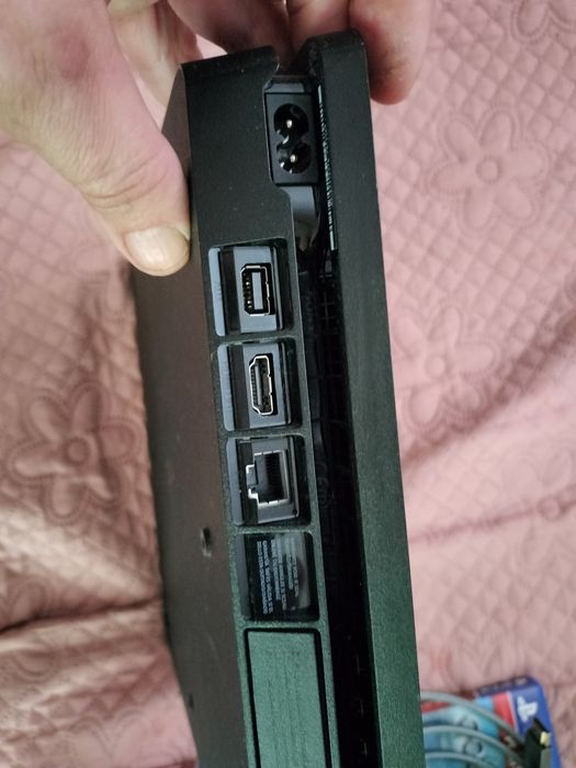 Playstation 4 slim, SSd 1TB, 2 controll-ere, plus jocuri