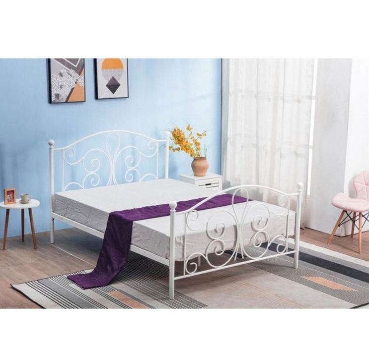 Vând pat  dormitor metal  90x200 alb