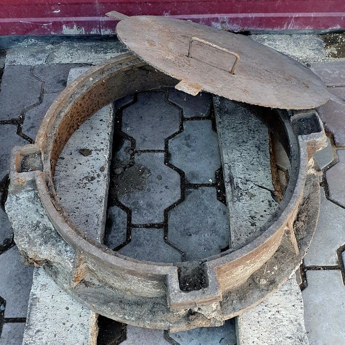 Люк канализационный