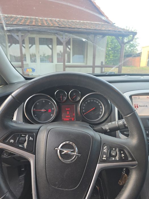 OPEL Astra 2011 — imagine 4