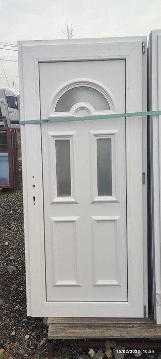 Modele noi de uși cu panel decorativ