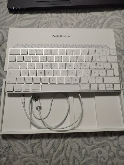 Tastatura Apple (Bluetooth)