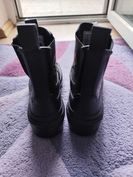 Нови боти CONVERSE