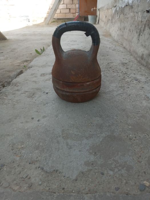 Продаётся  гиря 32кг  штанга 40кг