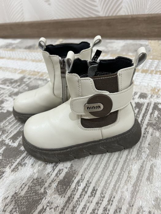 Қыз баланың қыстық етігі сатылады