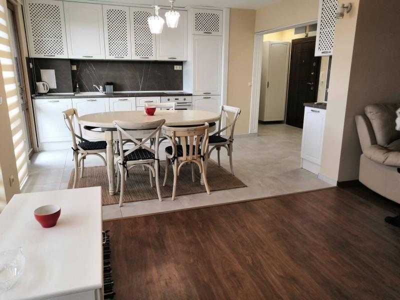 Луксозен тристаен апартамент в Лазур