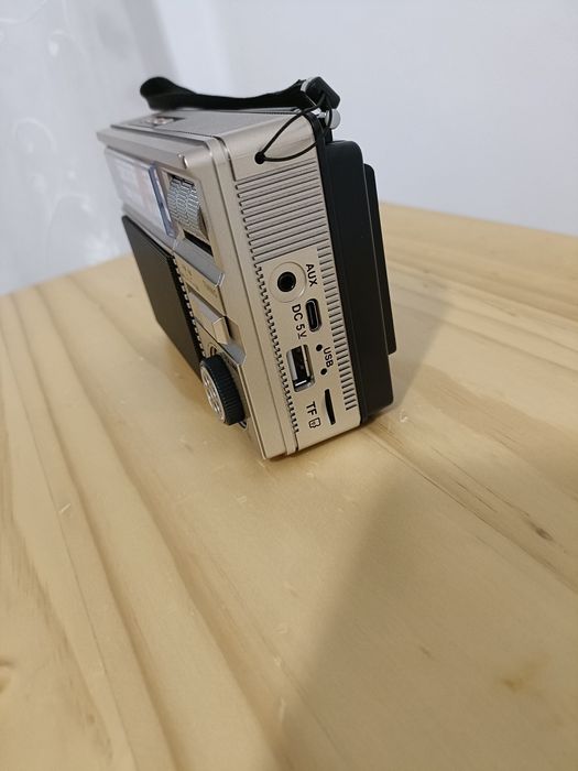 Radio cu încărcare solară