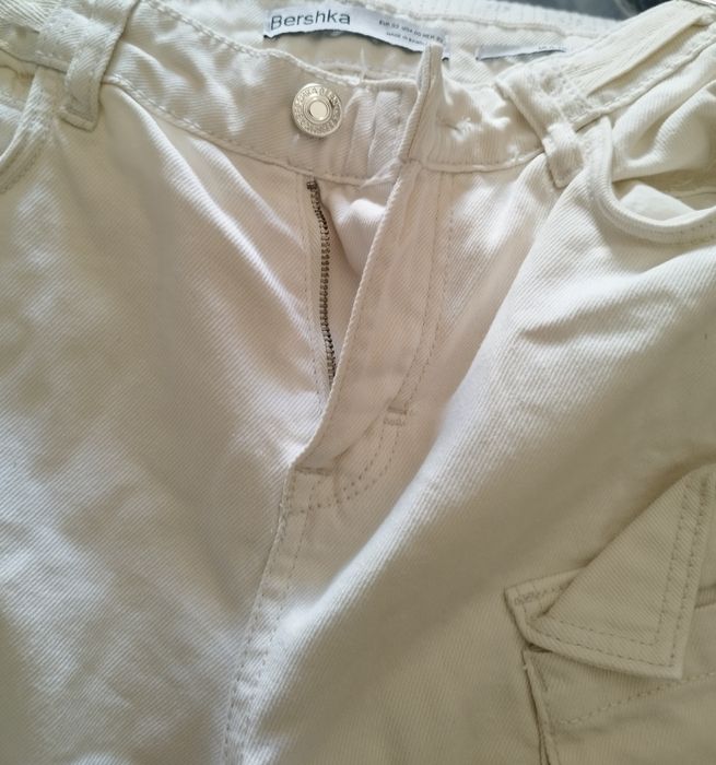 Бели дънки Bershka