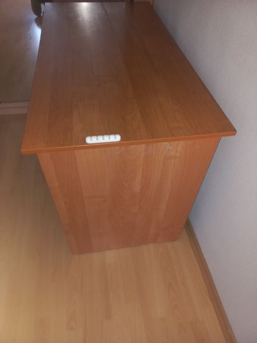 Мебель. Стол письменный