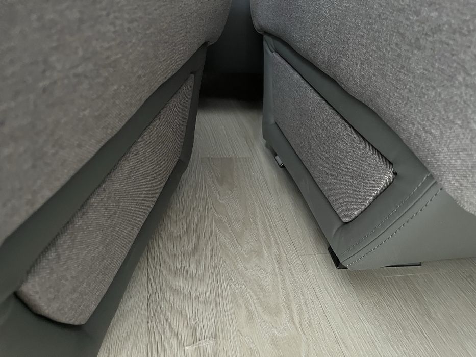 Комплект нови табуретки